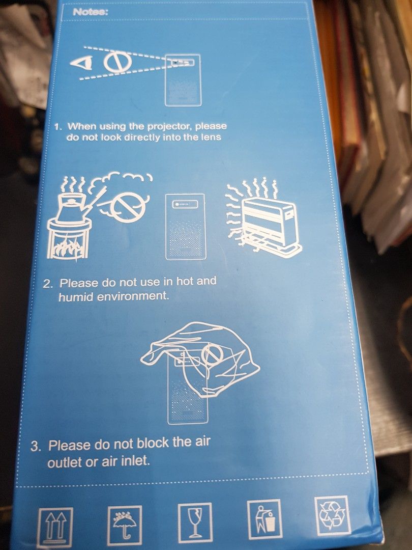 Projector （分類：其他家庭電器）位於 Hong Kong。 由 shunfata5 提交（商品編號 1235014339，圖片 2）。簡介： BYINTEK Projector , 高清投影器 可連接iphone 或者 Android 手機播放相片或 短片 全新一套，大特價 $ 1280。