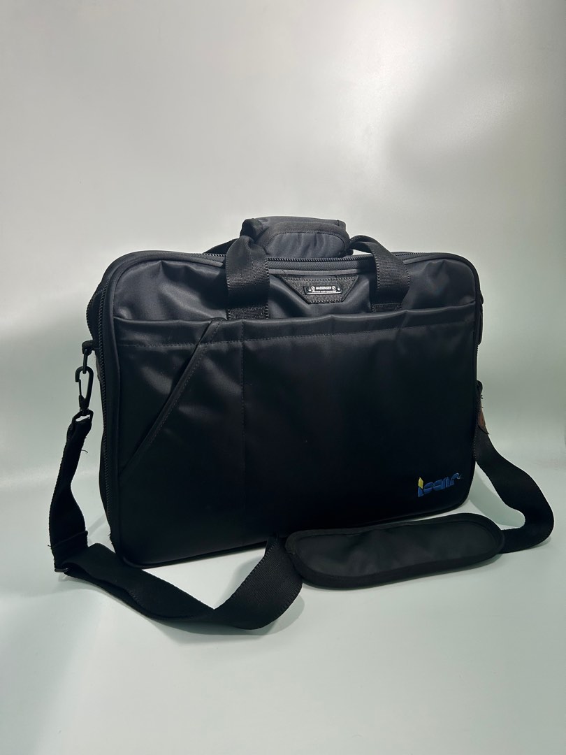 Genova Laptop/Messenger Bag on Carousell