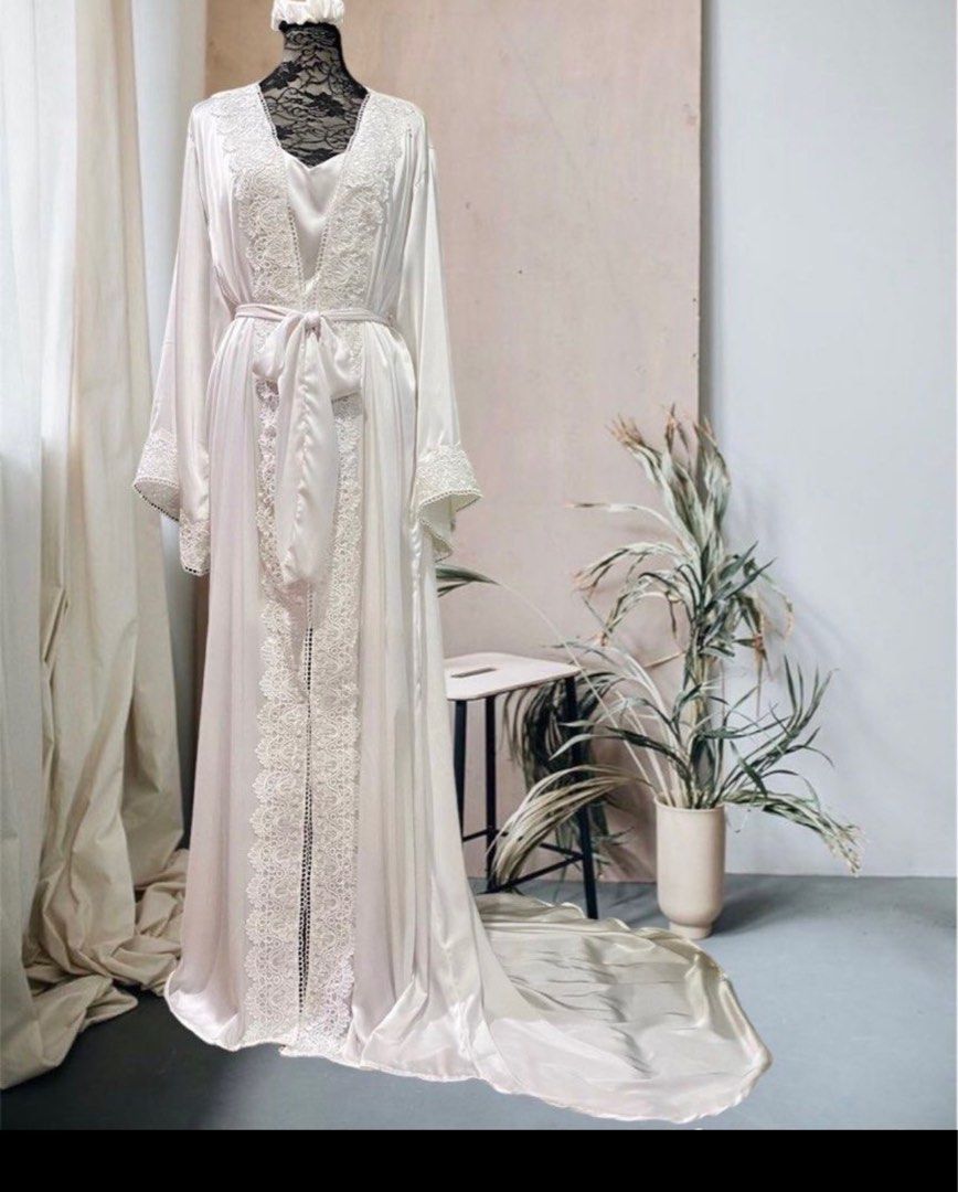 ROBE (Category: Dresses) located in Cagayan de Oro. Submitted by blessie32 (Listing ID 1235130885, Image 3). Description: Cam fit xl-xxl. Long trail and silk ung tela po. Sf shoulder by the buyer..