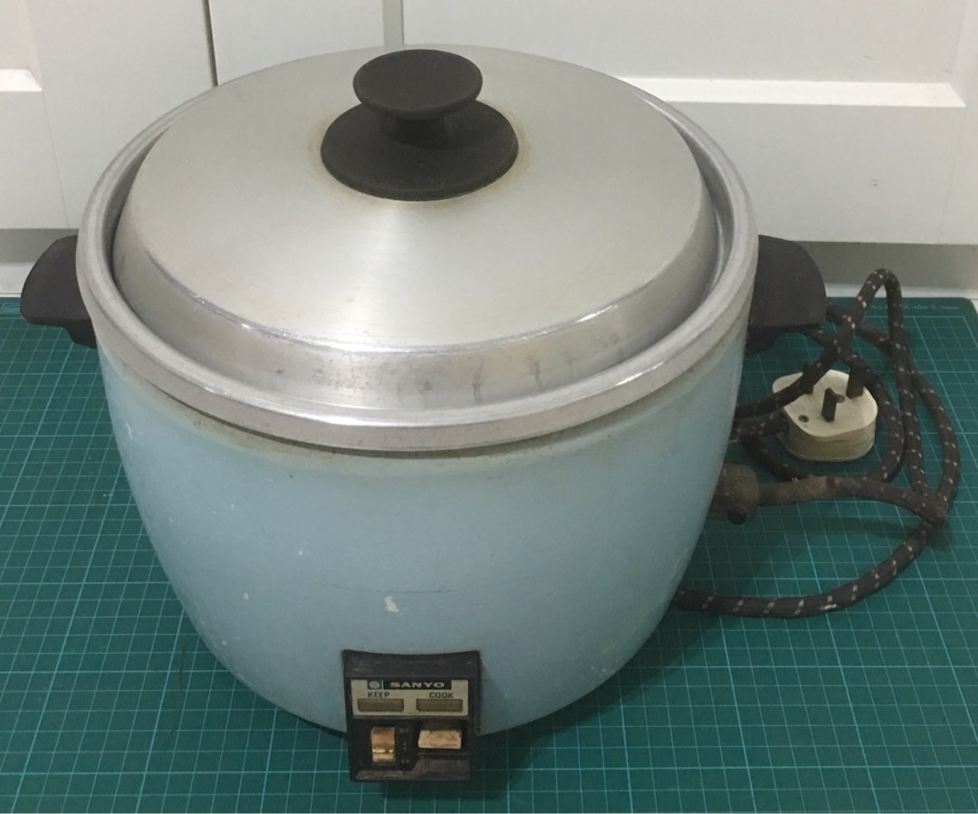 SANYO Rice Cooker 2.2 Litres, TV & Home Appliances, Kitchen Appliances