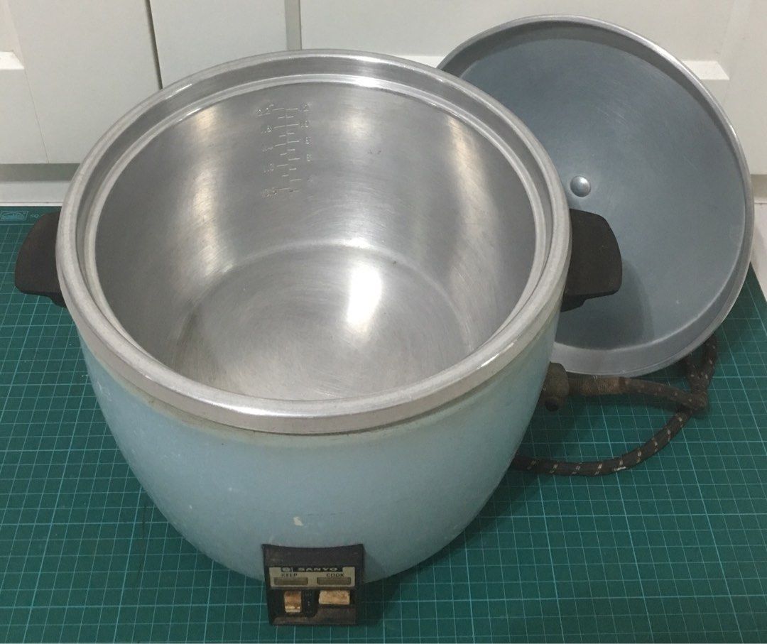 SANYO Rice Cooker 2.2 Litres, TV & Home Appliances, Kitchen Appliances