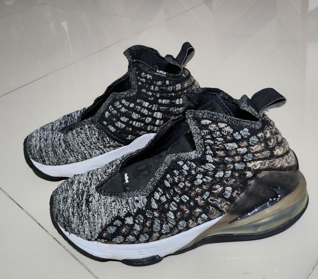 harga sepatu basket nike lebron james