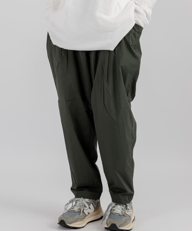 S.F.C 23SS TAPERED EASY PANTS off white-