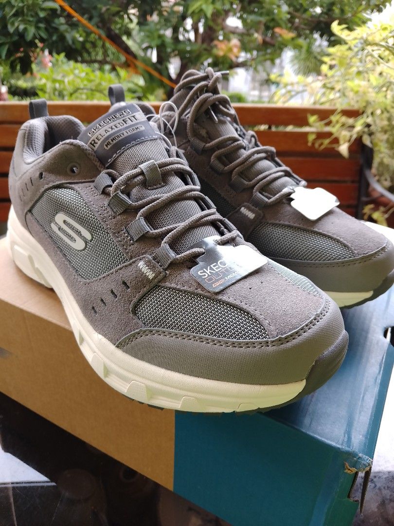 Skechers tennis on sale shoes 9.5
