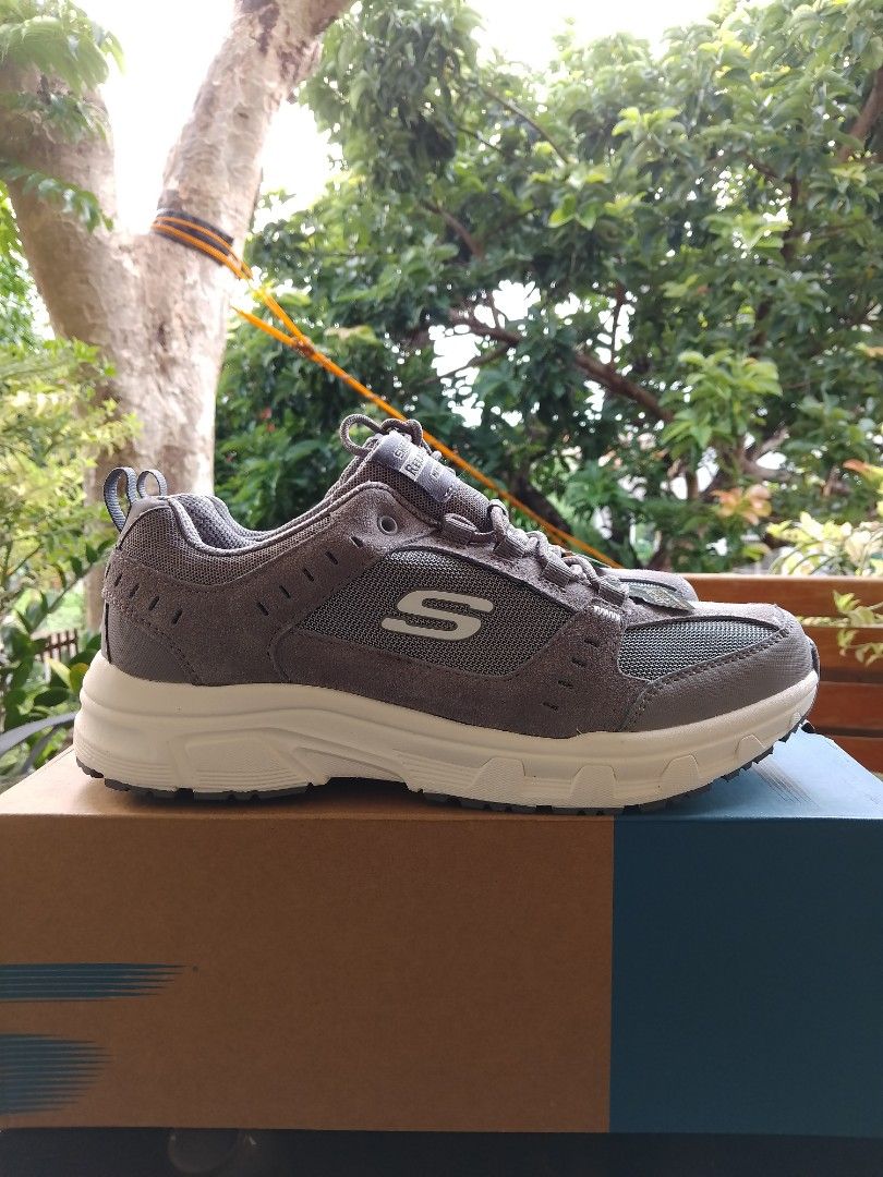 Skechers tennis shoes 9.5 discount