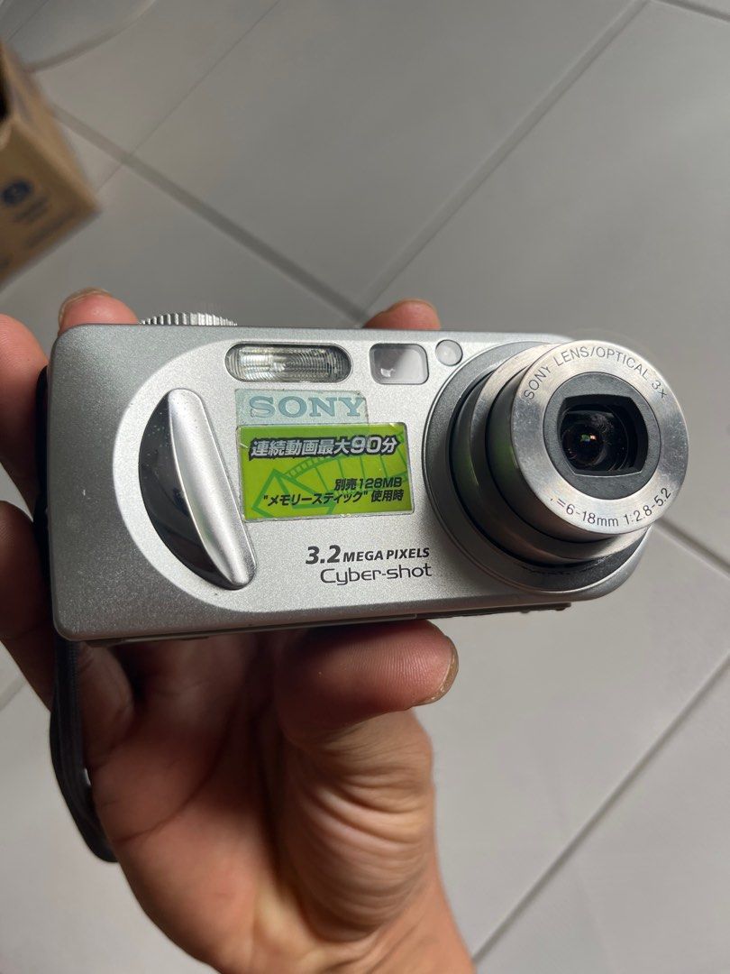 SONY CYBERSHOT DSC P8 CCD 3.2 LOW MEGAPIXELS, Photography, Cameras on