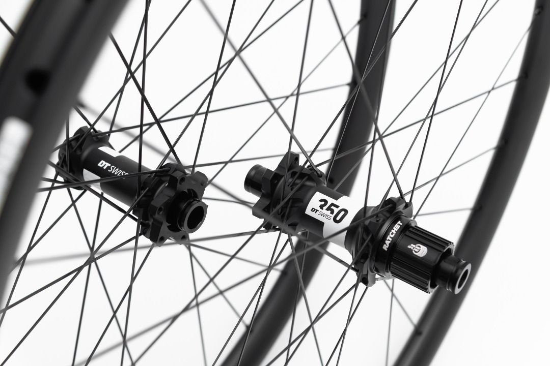 Custom Build Taiwan Premium Super Lightweight Road XC MTB Carbon Wheelset from 1.11kg Taiwan Latest Carbon Rim Lightest Road Wheelset
