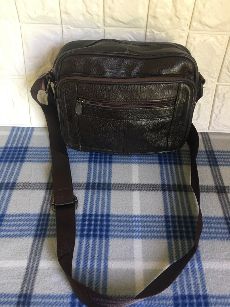 Tas selempang pria kulit asli NOM on Carousell