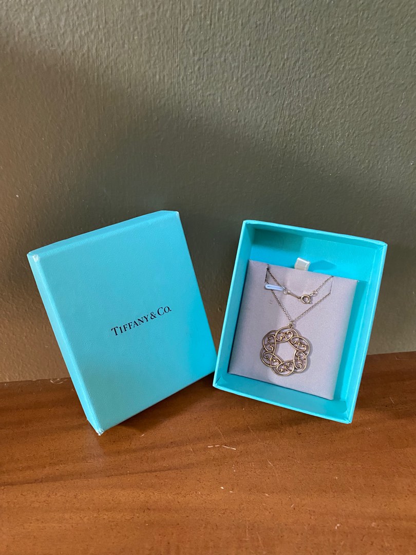 Tiffany Co. X Paloma Picasso necklace loving hearts swirl