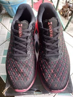 UA FLOW VELOCITI WIND (BLACK/ RED)