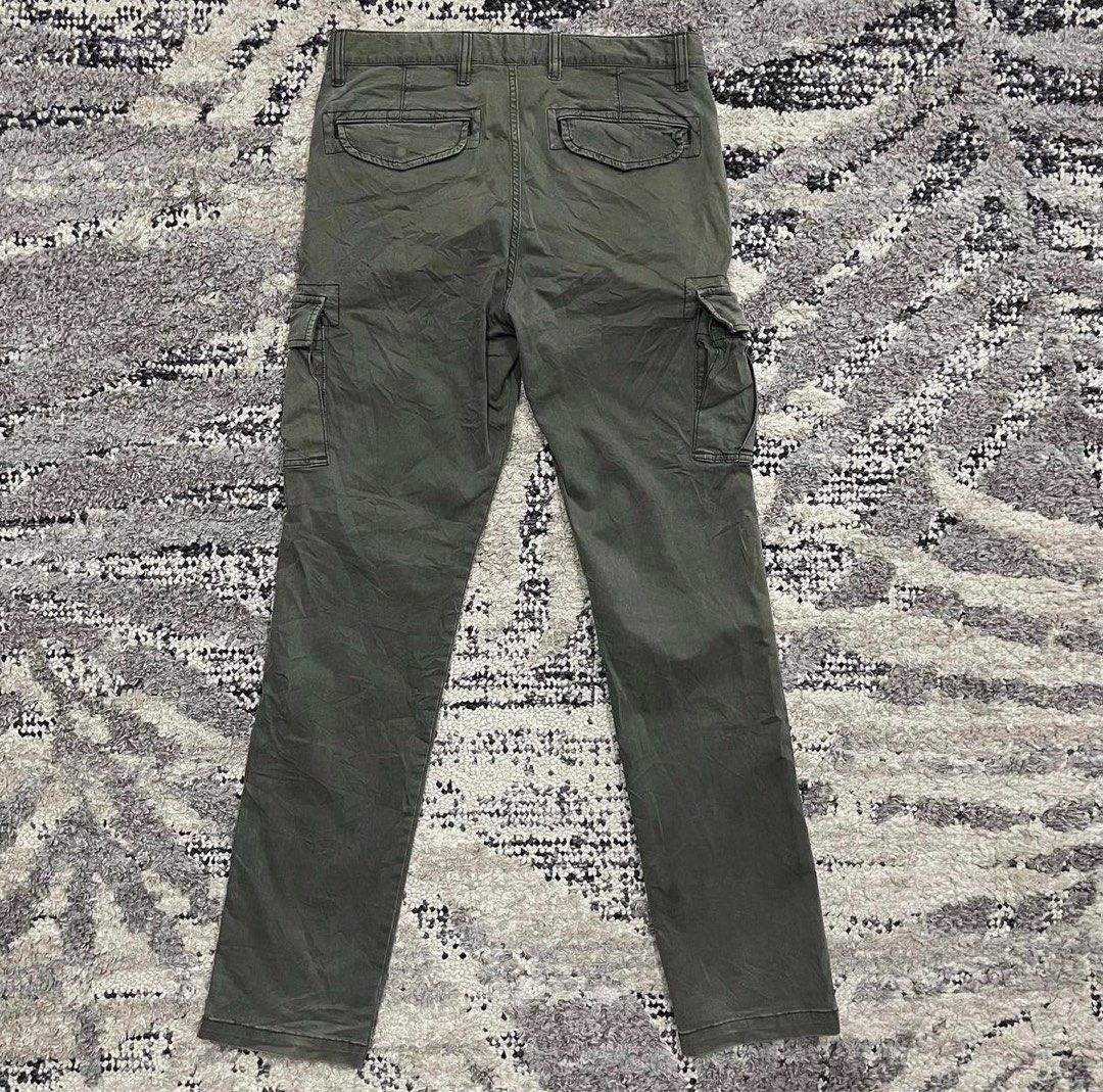 Cargo pants uniqlo, Men's Fashion, Bottoms, Trousers on Carousell