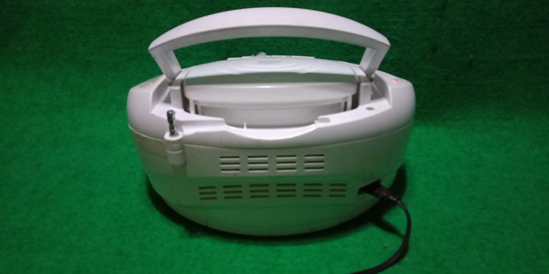 United AM-7732 CD Radio (Category: Portable Music Players) located in Pasay City. Submitted by marineljapansurplus (Listing ID 1234989120, Image 3). Description: READ first United CD Radio Model: AM-7732 CD: Working 👍 Tuner: Working 👍(complete FM station. Can not connect to AM) as is Cassette: not playing need to change the worn out belt. Power: AC -110v 14W DC: 9v Price: ₱650 Loc. Cabrera, Pasay City Brgy 139.