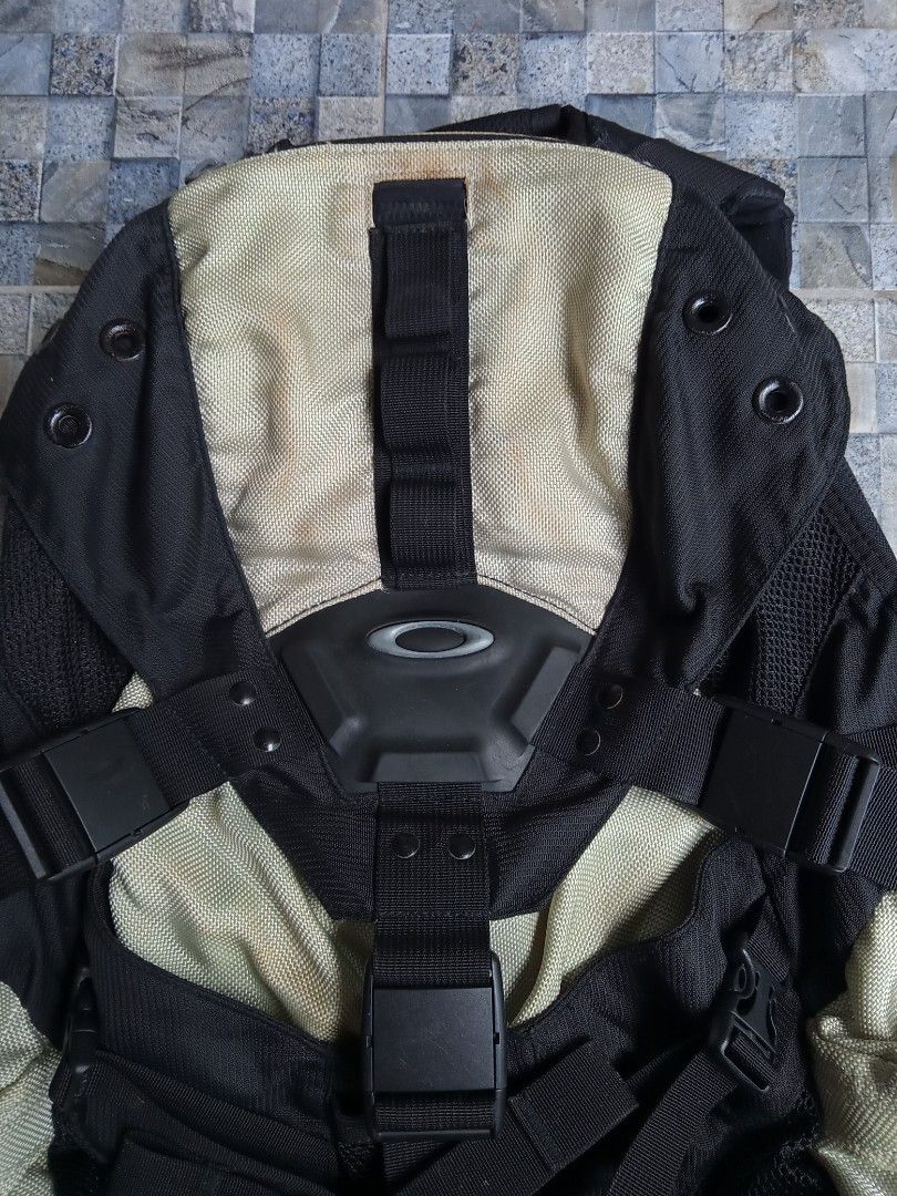 Vintage oakley backpack on Carousell