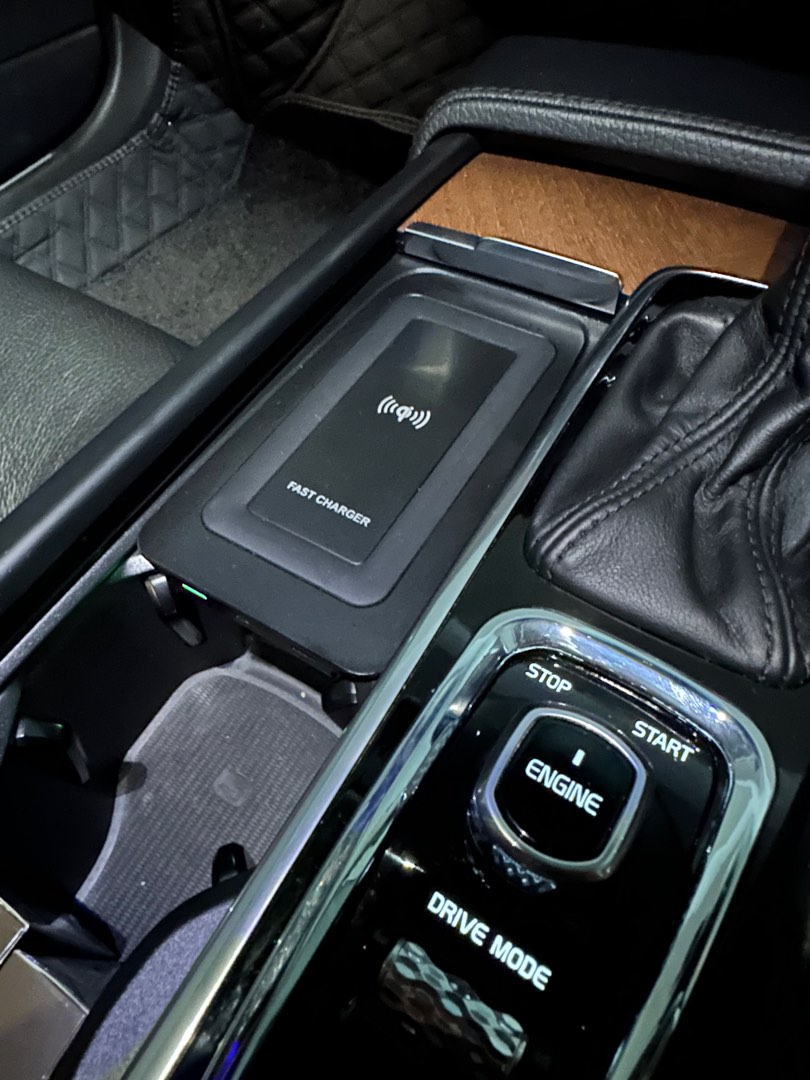 Volvo Wireless Charging Station S60, XC60, S90, XC90, Car Accessories