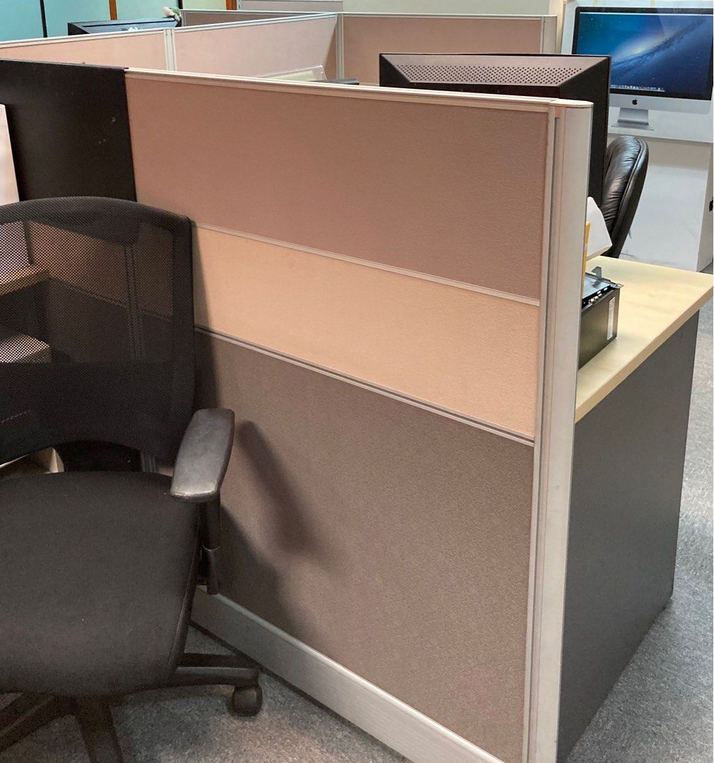 Workstation (Category: Tables & Sets) located in Singapore. Submitted by ce2288 (Listing ID 1234977272, Image 1). Description: 16 sets Please arrange own transport n movers to dismantle n pack. Have to take all 16 sets.