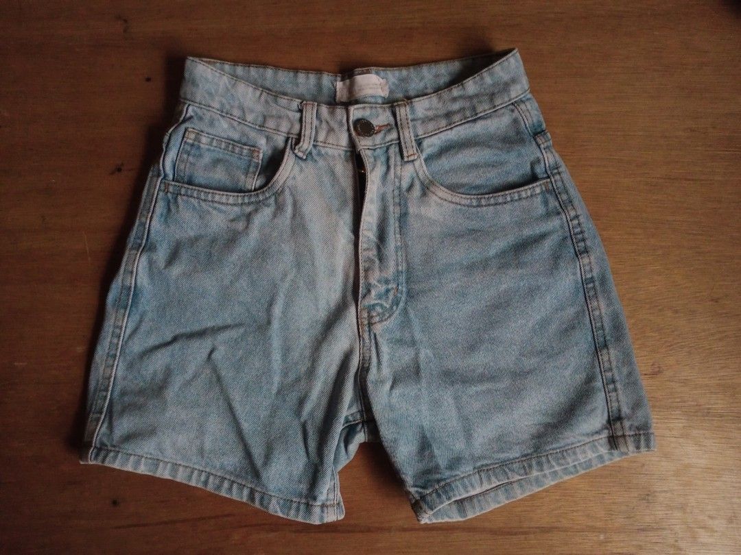 Zara Denim Mom Shorts (Category: Shorts) located in Batangas. Submitted by aintjayy (Listing ID 1235048870, Image 1). Description: 23-24.