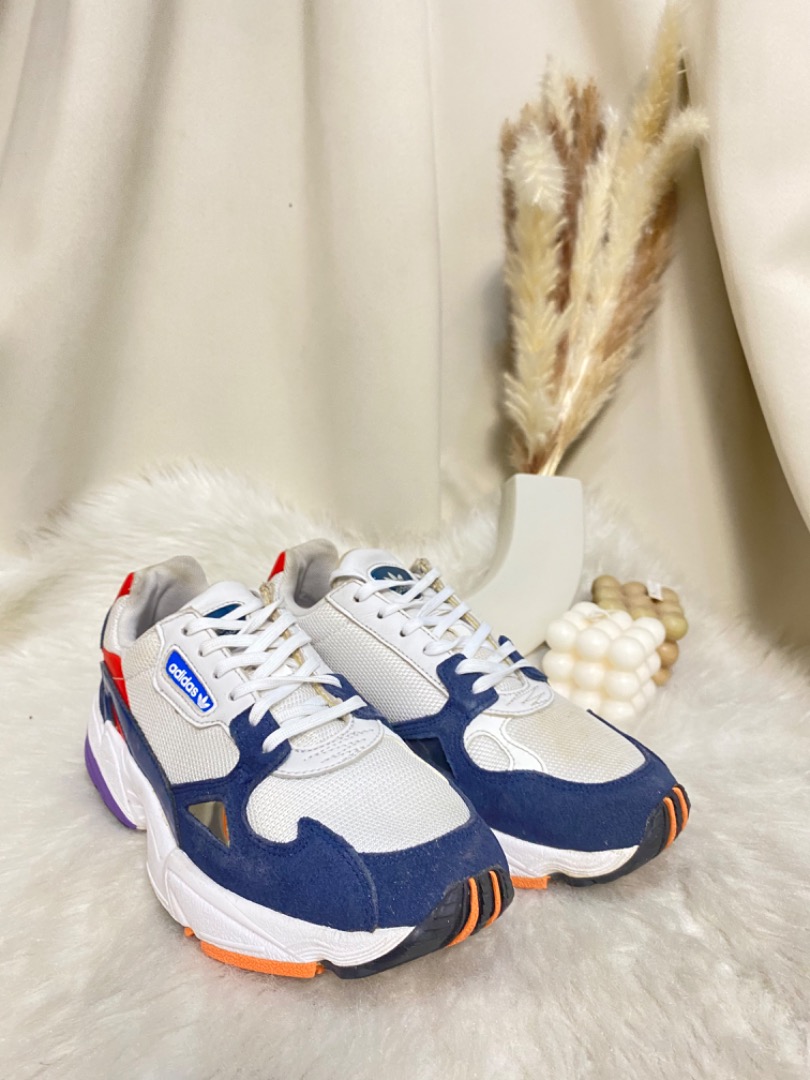 Falcon on sale white blue
