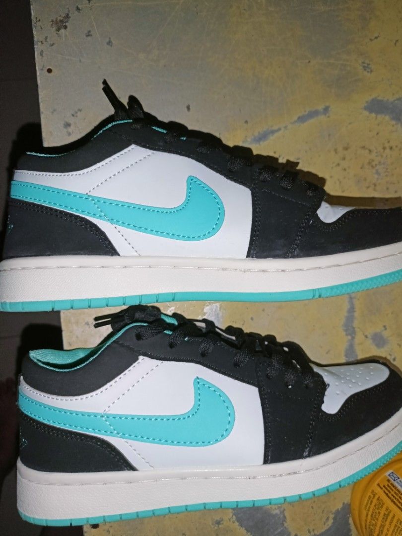 Air jordan hotsell low cut shoes
