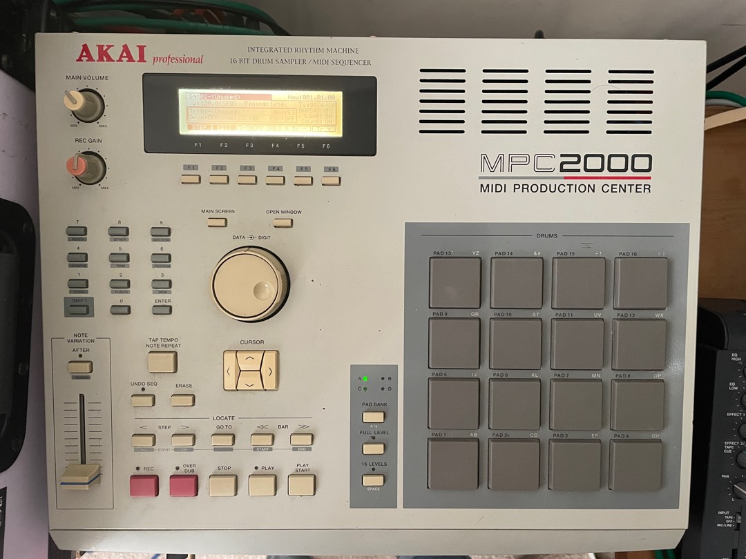 Akai MPC2000, 興趣及遊戲, 音樂、樂器& 配件, 樂器- Carousell