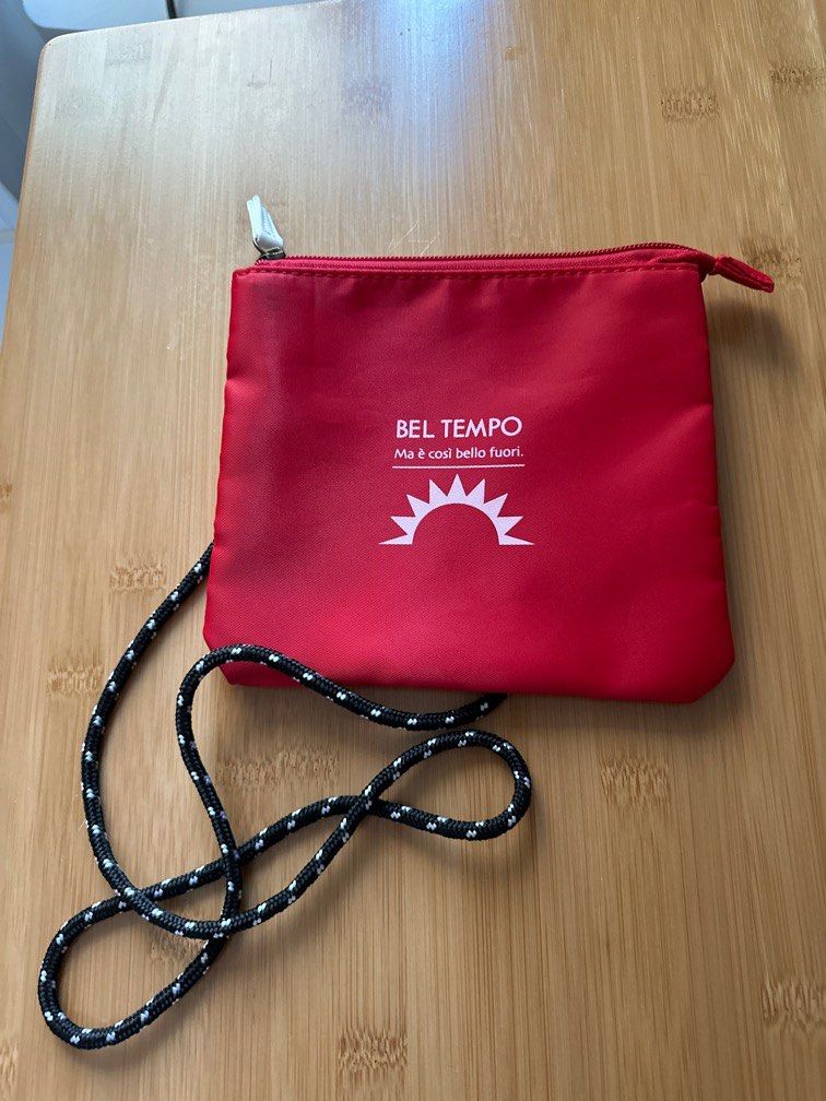 Backpack （分類：手袋及銀包）位於 Hong Kong。 由 lillian_tse 提交（商品編號 1236677242，圖片 3）。簡介： 全新未使用過背囊,濶30cm, 長40cm, 深12cm。
