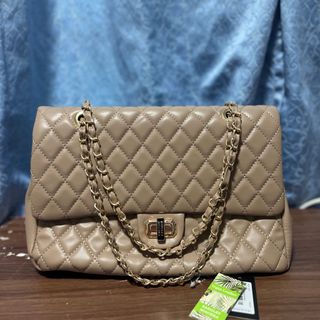 (Category: ) located in . Submitted by wonbins (Listing ID 1236623422, Image 1). Description: .