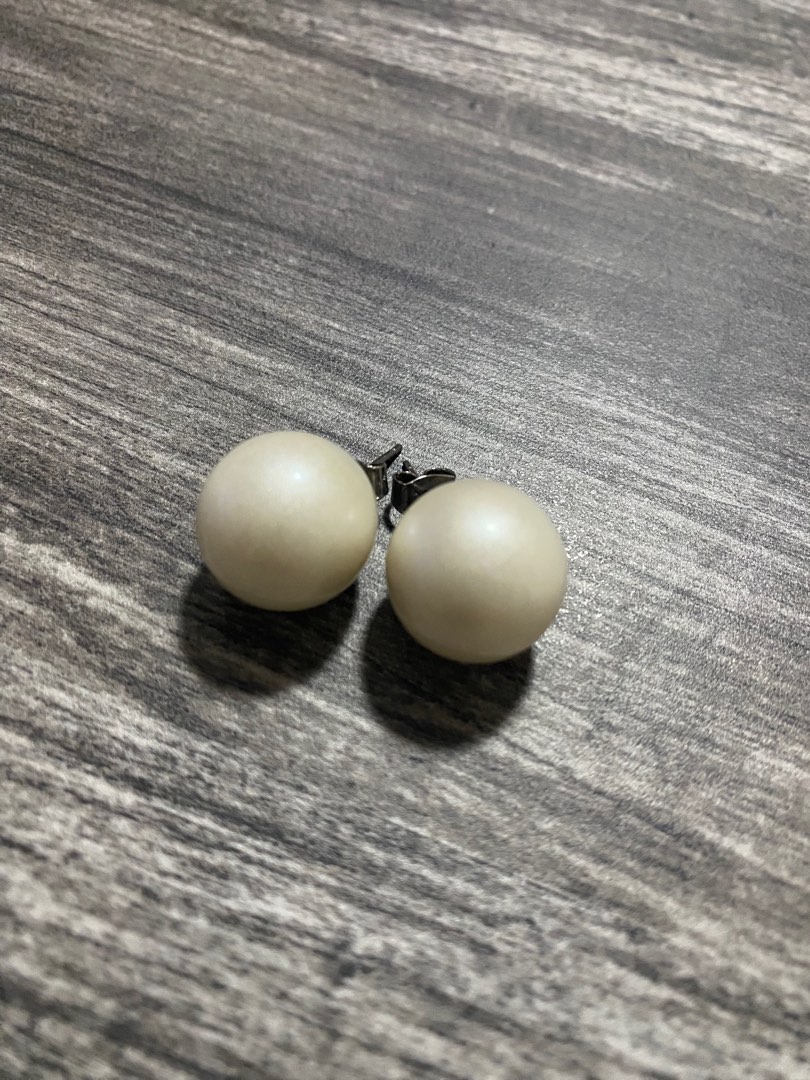 Giant new arrivals pearl earrings
