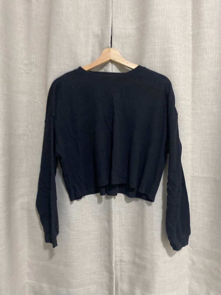 Black Long-sleeves Crop Top, Women's Fashion, Tops, Others Tops on Carousell