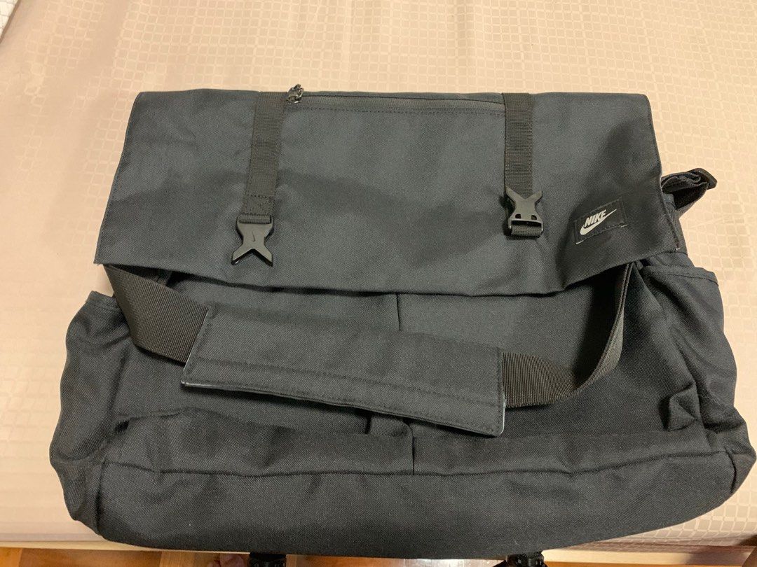 [Brand New] Nike Laptop Bag, Men's Fashion, Bags, Sling Bags on Carousell