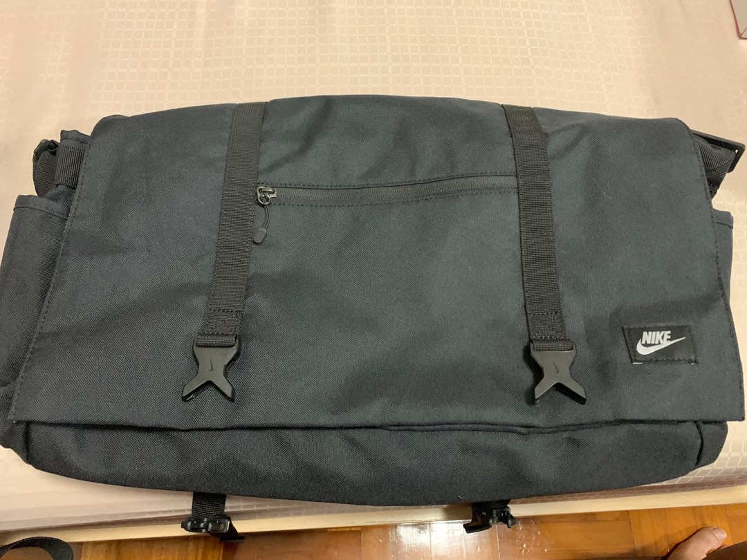 [Brand New] Nike Laptop Bag, Men's Fashion, Bags, Sling Bags on Carousell