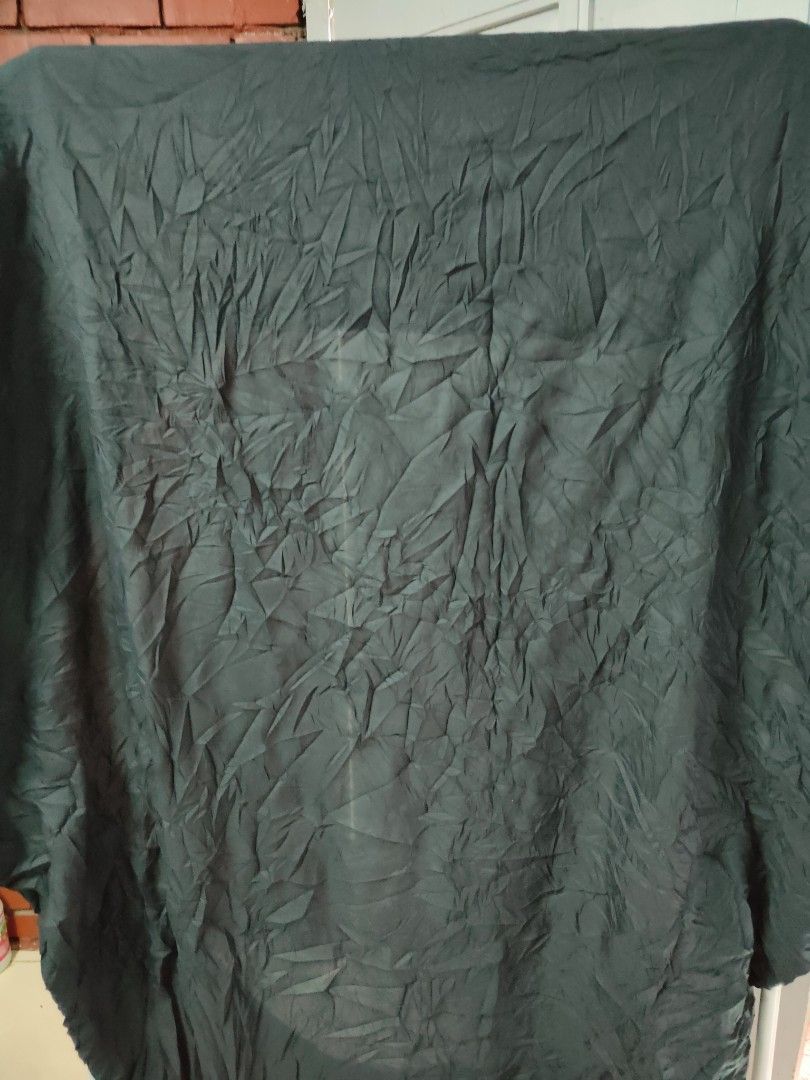 bundle single black bedsheet & red kingsize flatsheet polyester (Category: Bedding & Towels) located in Manila. Submitted by anyushka (Listing ID 1236631450, Image 2). Description: .