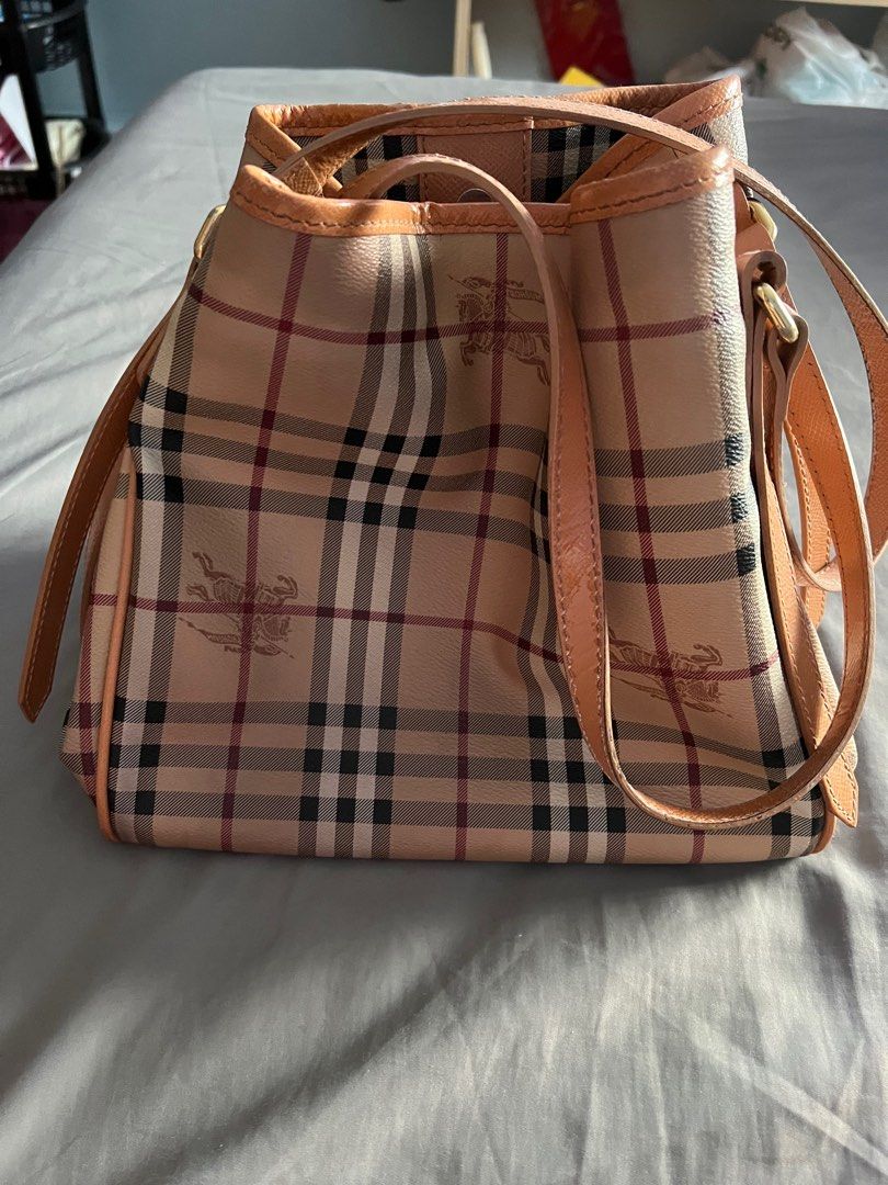 How a Burberry Bag Became the Star of 'Succession' Season 4 Premiere