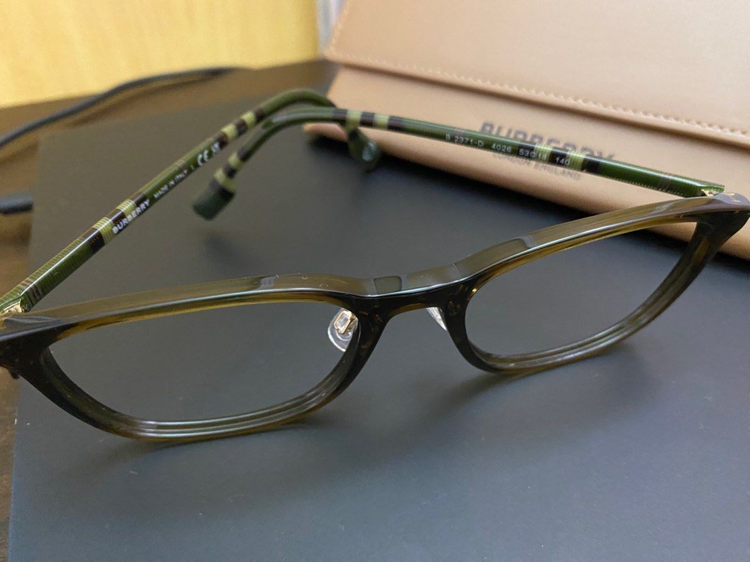 burberry glasses green
