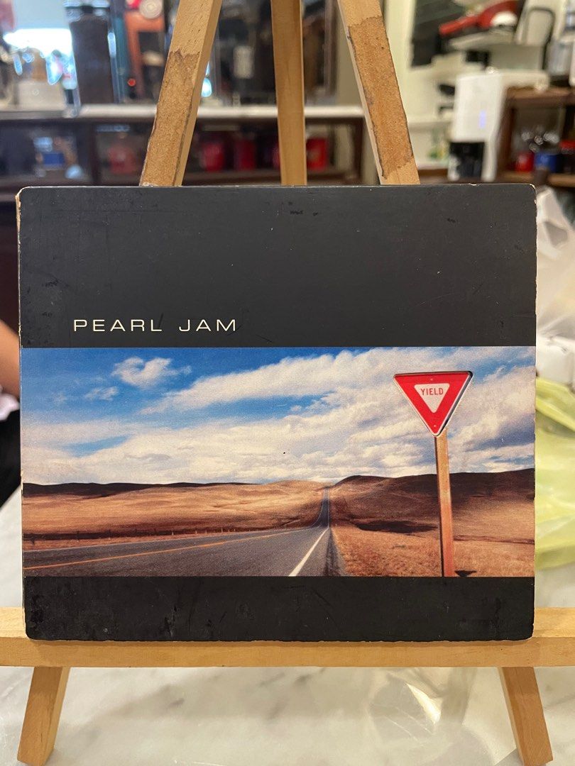 Cd Pearl Jam - Yeild (Category: CDs & DVDs) located in Ipoh. Submitted by VintageIpohGallery (Listing ID 1236629977, Image 1). Description: Condition : Very Good Pos bayar J&T.