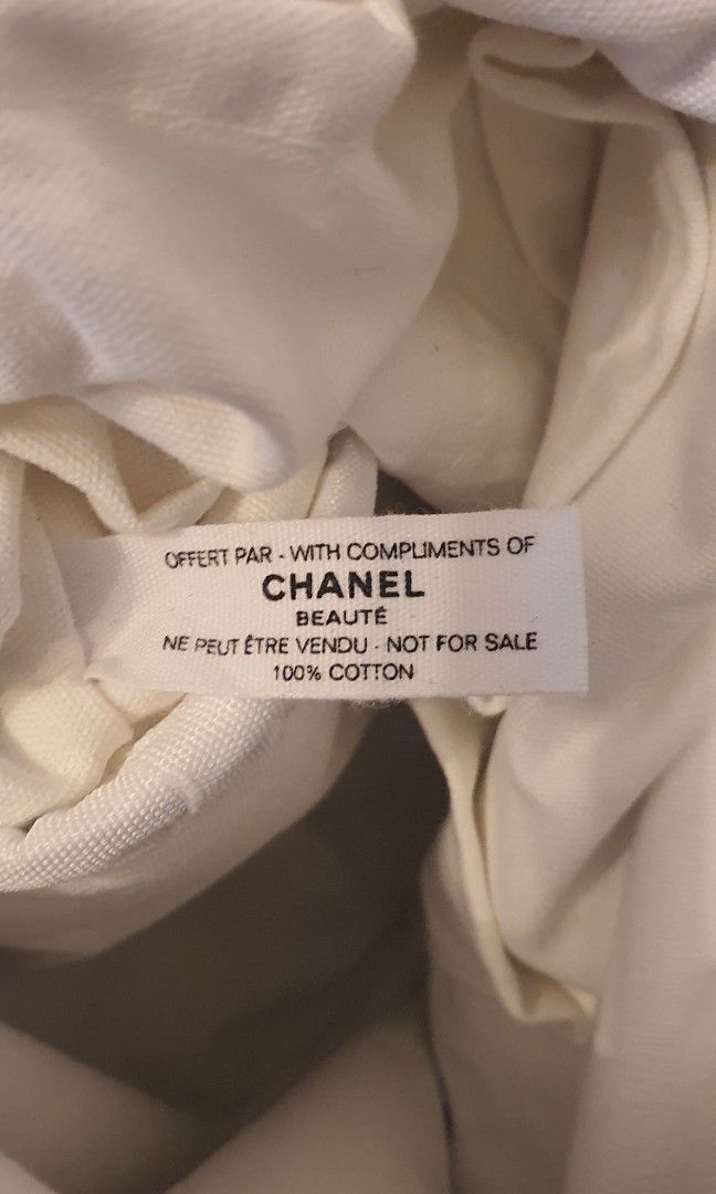chanel drawstring hand bag (Category: Luxury Bags & Wallets) located in Cavite. Submitted by ohmie23 (Listing ID 1236687571, Image 3). Description: authentic chanel drawstring hand bag brand new with box vip gift.