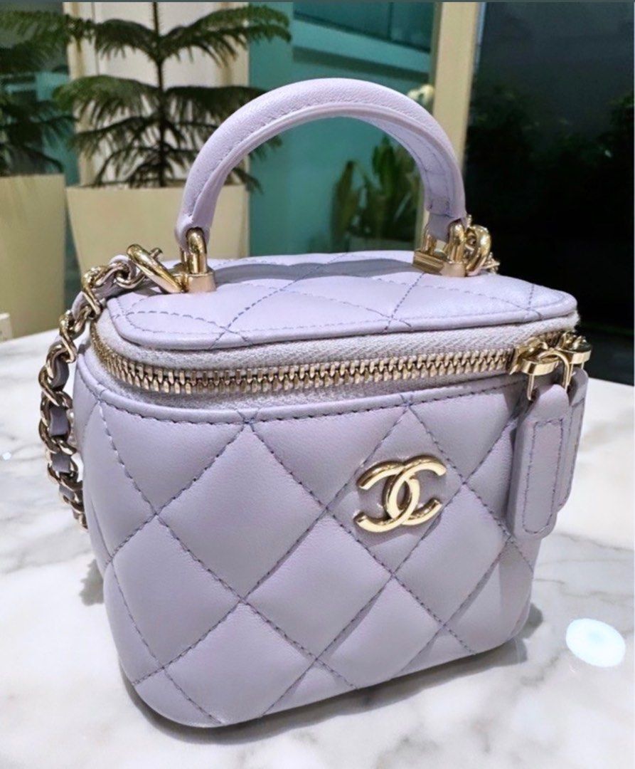 CHANEL Mini Vanity Case with Top Handle in 21K Lilac Lambskin