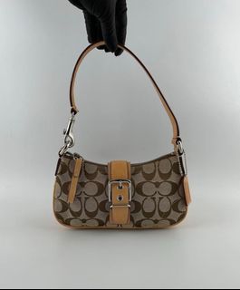 Coach Buckle Demi Pochette
