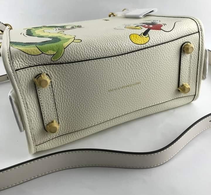 COACH ROGUE sling/ handbag 👜 (Category: Luxury Bags & Wallets) located in Las Pinas. Submitted by yhn_boutique (Listing ID 1236608098, Image 3). Description: Actual pic posted 📌Cash on delivery via lalamove/grab 📌J&T pay today ship today 📌complete inclusions pls: visit my page & carousell acct for peace of mind TY! 🛍️ DISCLAIMER: not affiliated or endorsed with any of the brands featured on this page. All copyrights and trademarks belong to 