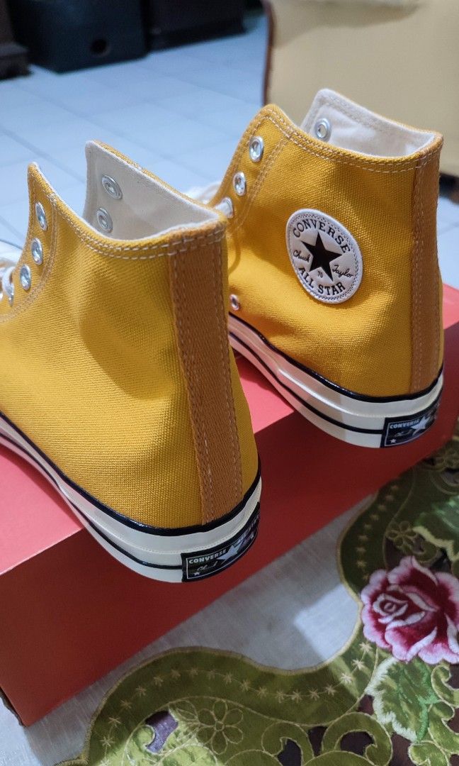 Converse CHUCK 70 HI Sunflower, Fesyen Pria, Sepatu Sneakers