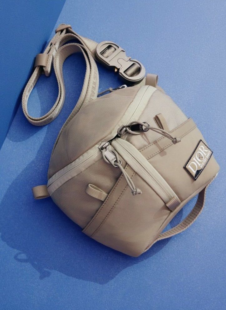 Bag belt outlet