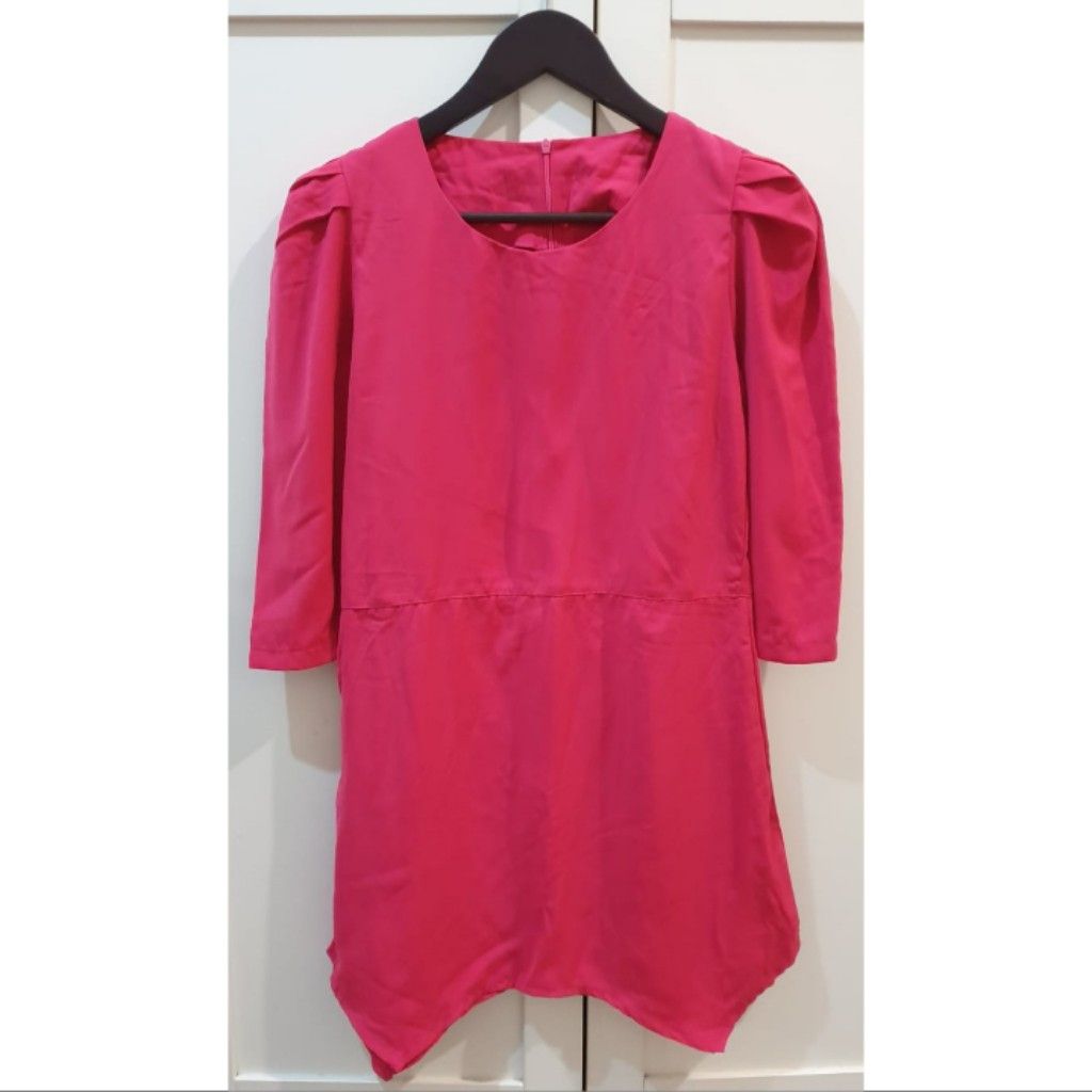 Dress pink wanita panjang elegan preloved, Fesyen Wanita, Pakaian Wanita,  Lainnya di Carousell