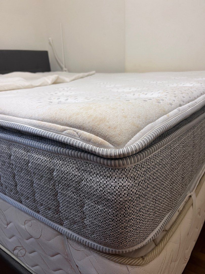 Dunlopillo queen size mattress, Furniture & Home Living, Furniture, Bed