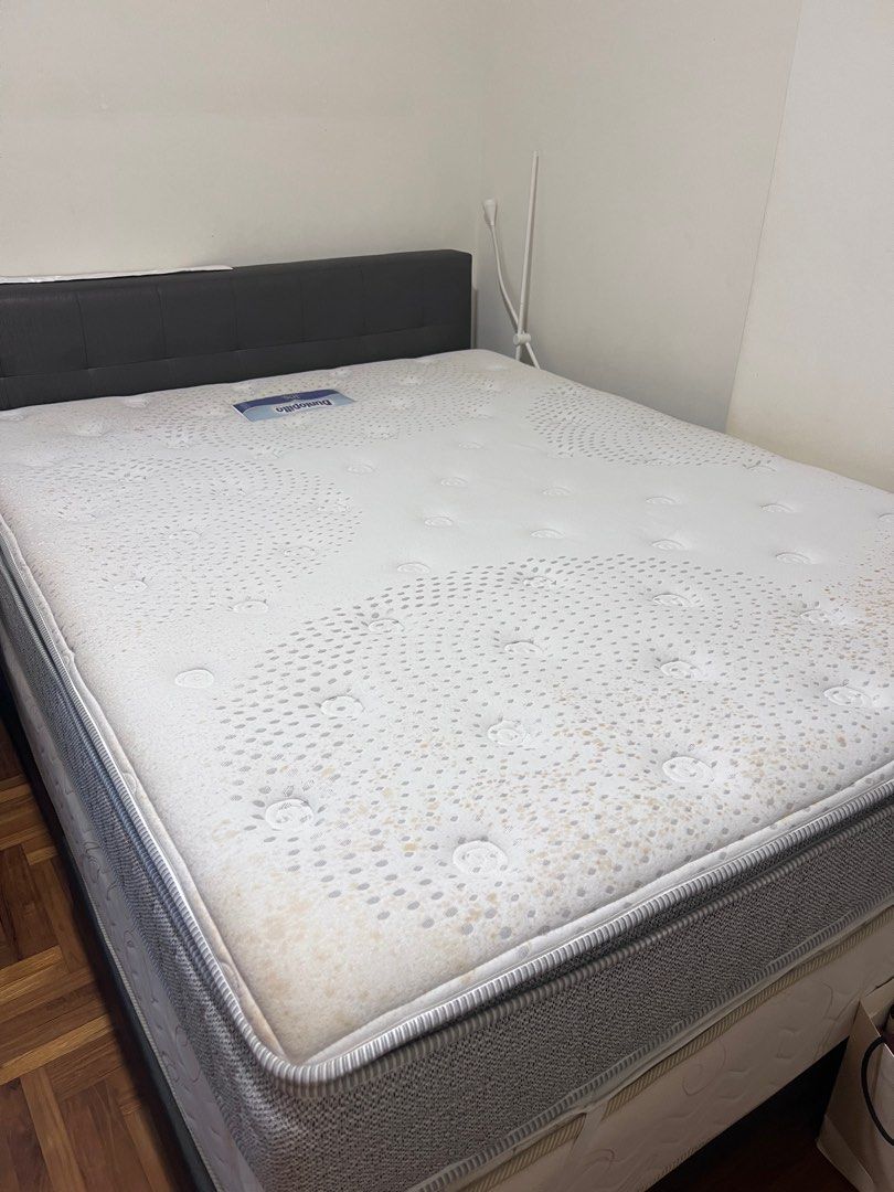 Dunlopillo queen size mattress, Furniture & Home Living, Furniture, Bed