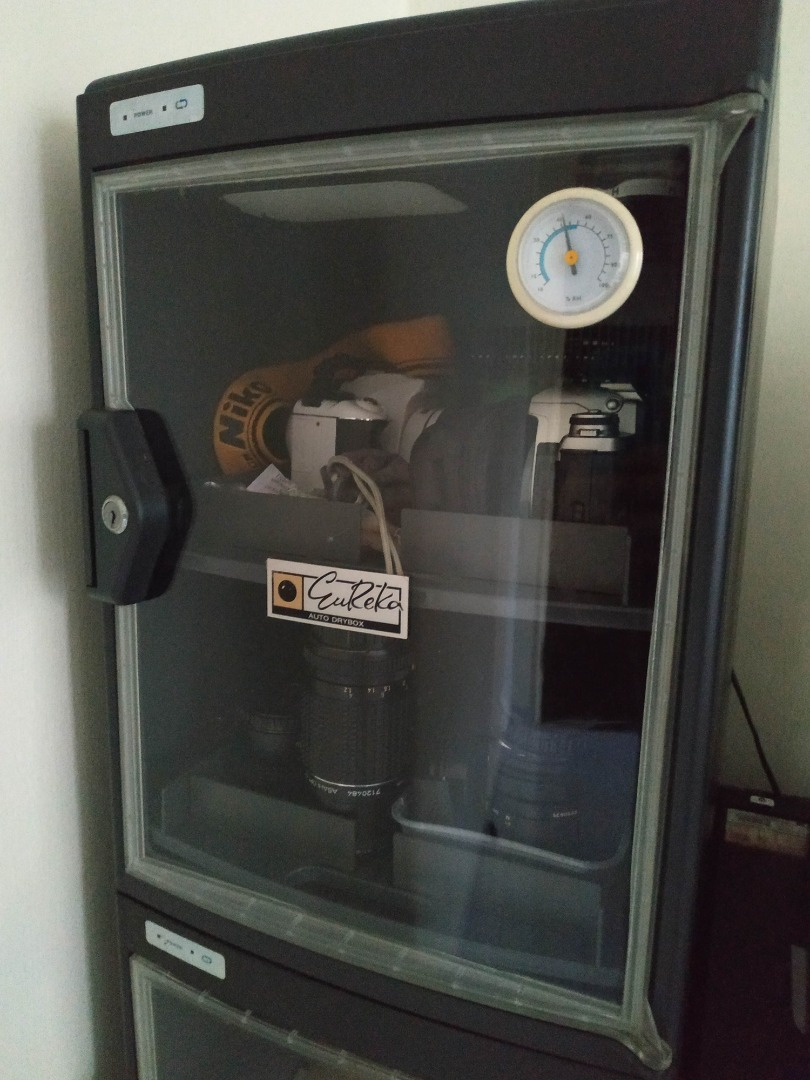 Eureka Dry Box DS2001 ( contents not included ), Photography