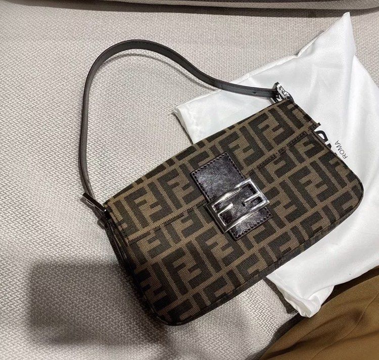 Fendi classic shoulder bag clearance