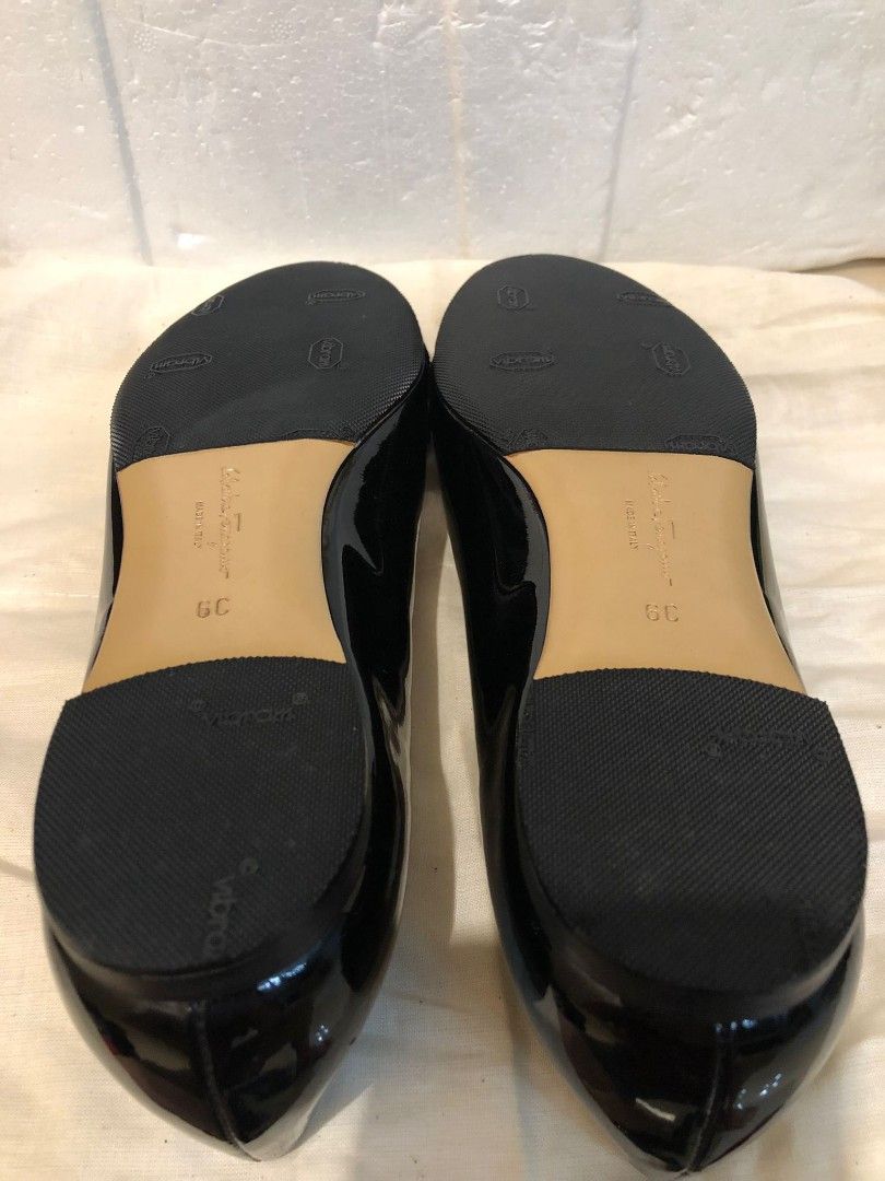 Salvatore Ferragamo / black patent classic Varina ballet logo Flats 6