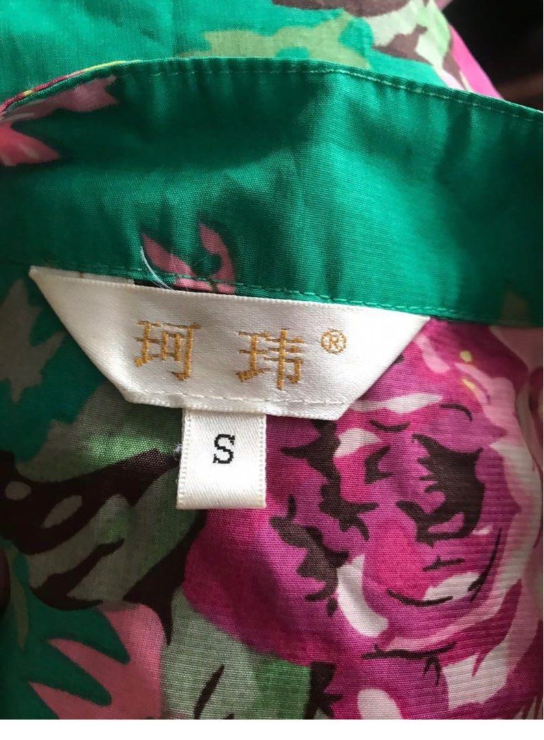 Floral blouse (Category: Blouses) located in Caloocan City. Submitted by fortunodeclutter (Listing ID 1236702342, Image 3). Description: .