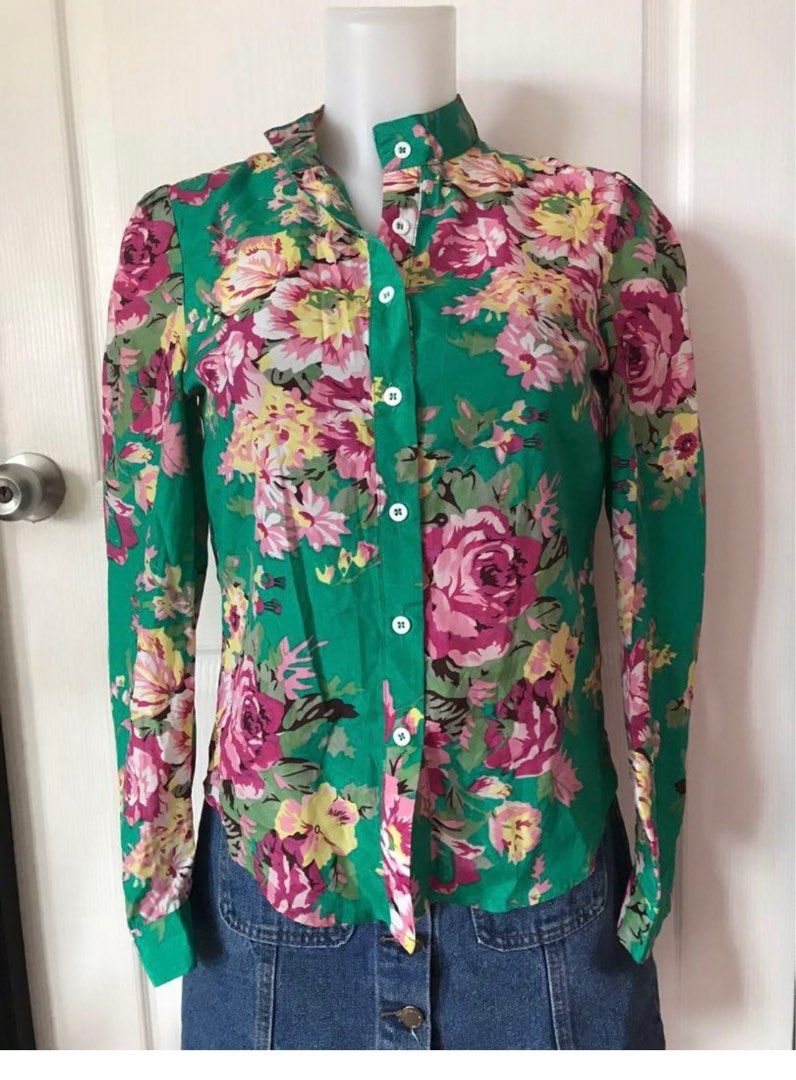 Floral blouse (Category: Blouses) located in Caloocan City. Submitted by fortunodeclutter (Listing ID 1236702342, Image 1). Description: .