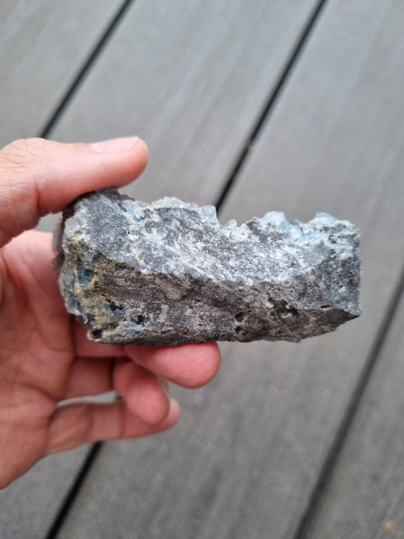 Fluorite (Category: Vintage Collectibles) located in Singapore. Submitted by sims0509 (Listing ID 1236601933, Image 2). Description: Self standing fluorite from China.
