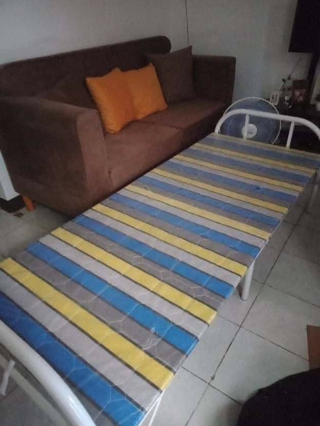 Folding top bed divisoria