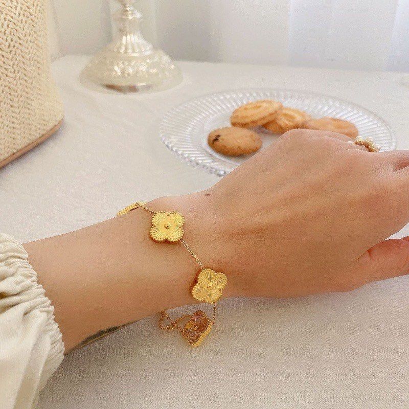 Clover flower bracelet online